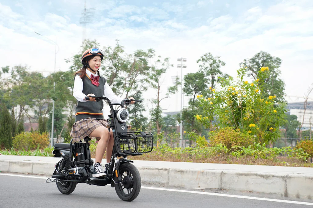 Xe điện 4 bình đi được khoảng 50km-60km trên 1 lần sạc