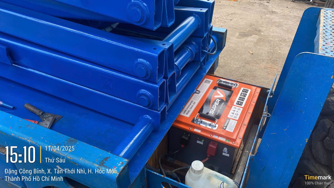 Lắp đặt pin lithium 24V SVA24-230 cho cắt kéo Haulotte