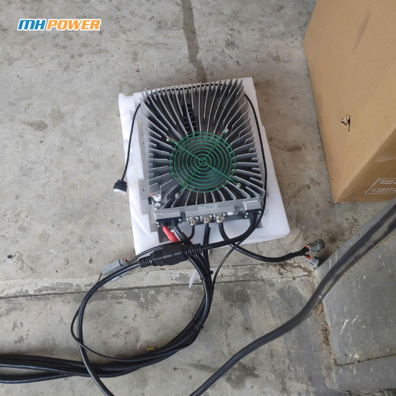 Bộ sạc pin lithium để trên nền bê tông