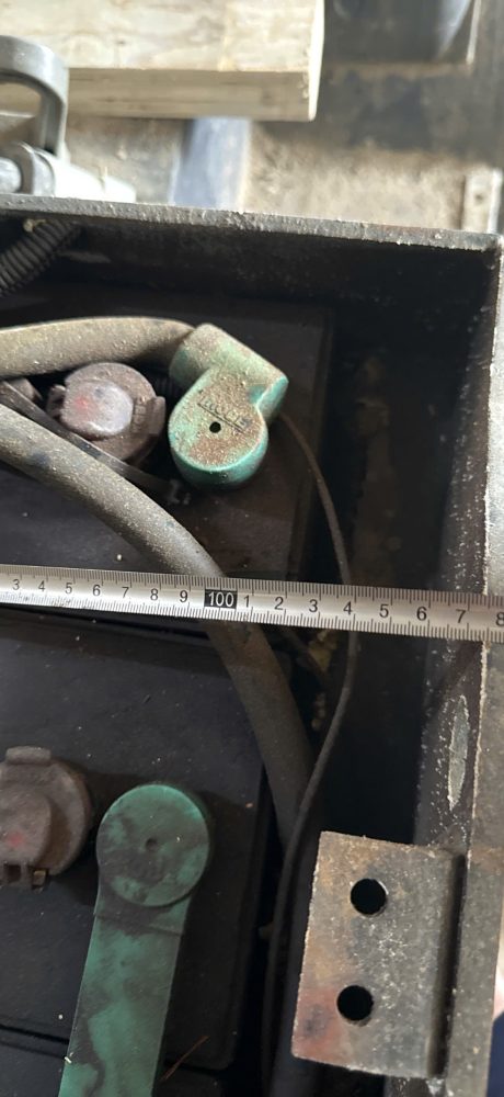 Khảo sát kích thước thùng ắc quy xe nâng TCM trước khi sản xuất pin lithium.