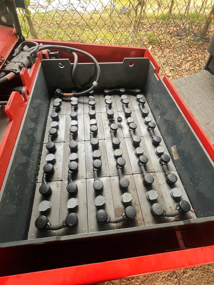 Bộ ắc quy chì 48V 600Ah trên xe nâng Heli