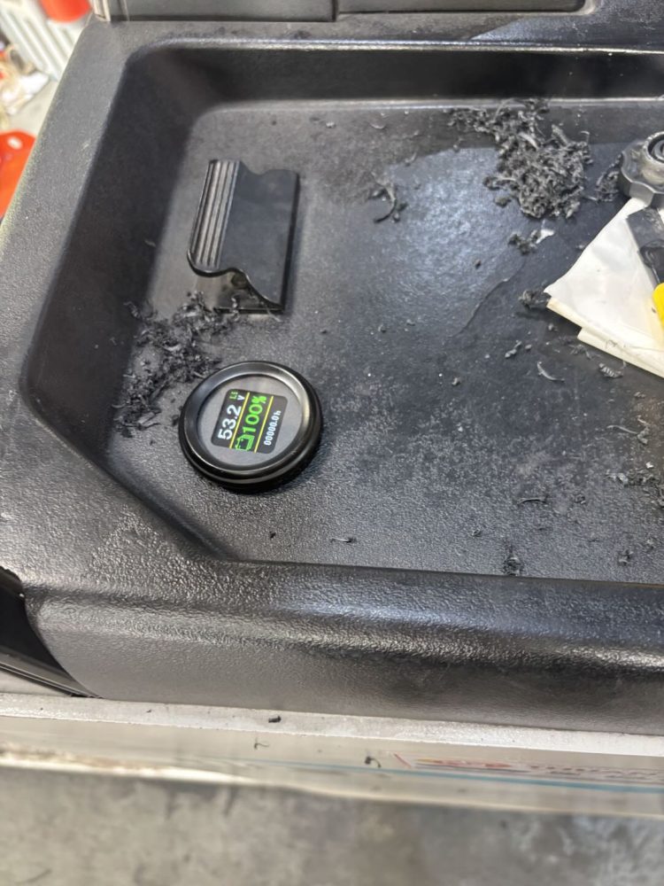 Màn hình SOC pin lithium xe nâng hiển thị 100 phần trăm