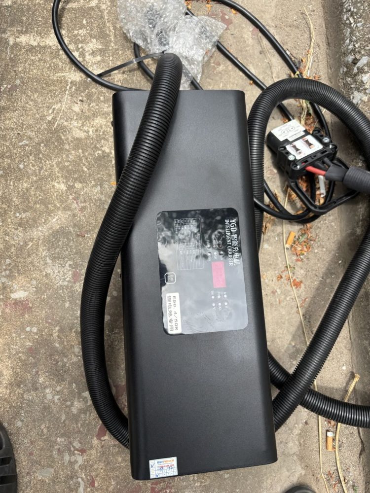 Bộ sạc dành cho hệ thống pin lithium SuperV SVF48-280.
