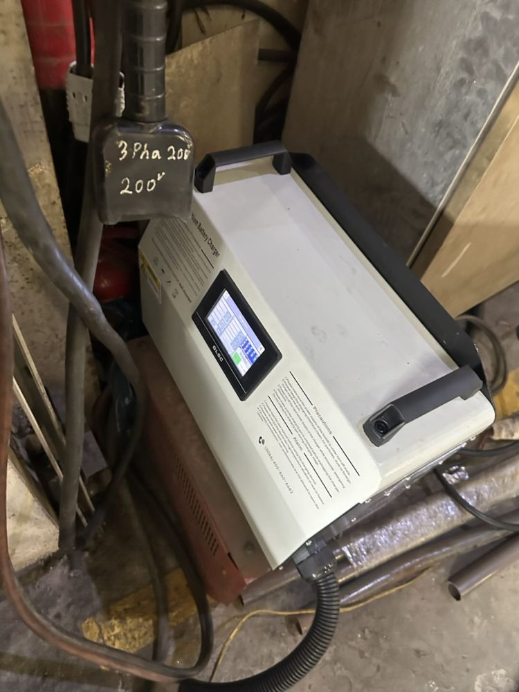 Bộ sạc pin lithium xe nâng 72V tại Cụm CN Lai Xá Hà Nội.