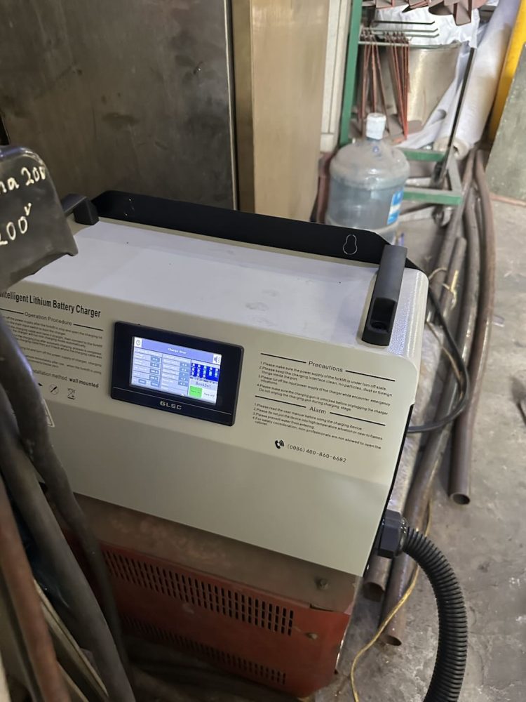 Bộ sạc pin lithium xe nâng 72V tại Cụm CN Lai Xá Hà Nội.