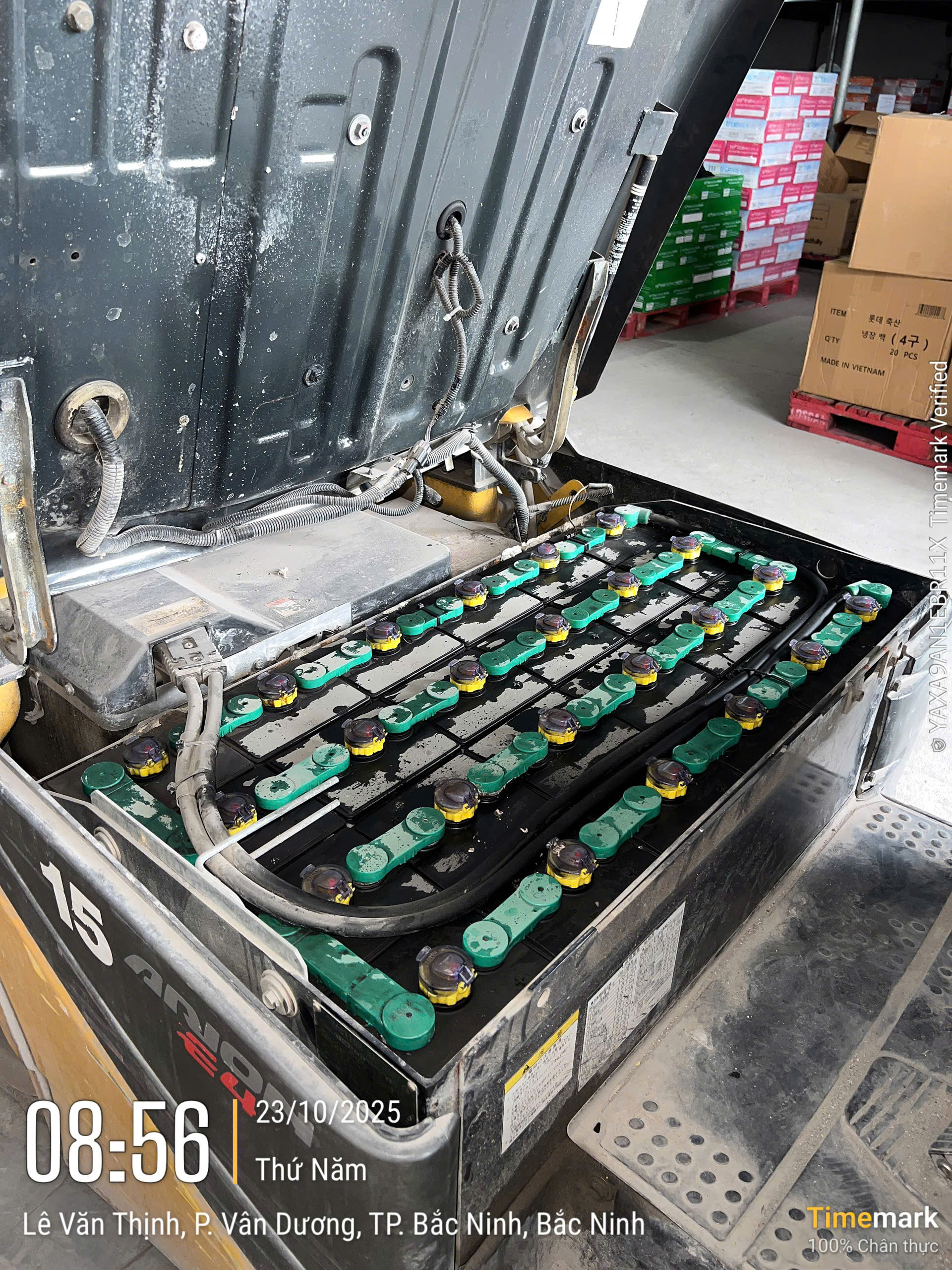 Bộ bình nhiều cell trước khi lắp pin lithium cho xe nâng điện tại Bắc Ninh